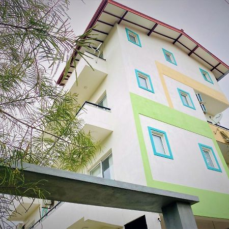 Srimadis Villa Near Airport - Негомбо Экстерьер фото