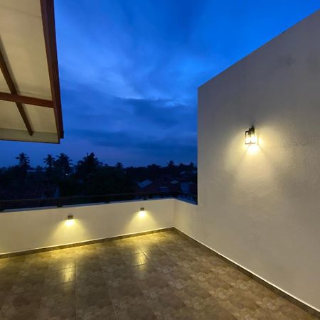 Srimadis Villa Near Airport - Негомбо Экстерьер фото