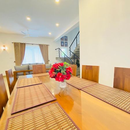 Srimadis Villa Near Airport - Негомбо Экстерьер фото