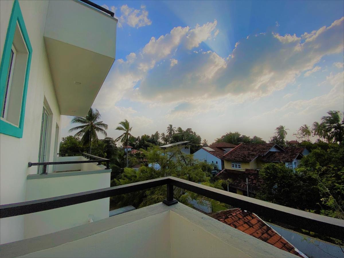 Srimadis Villa Near Airport - Негомбо Экстерьер фото