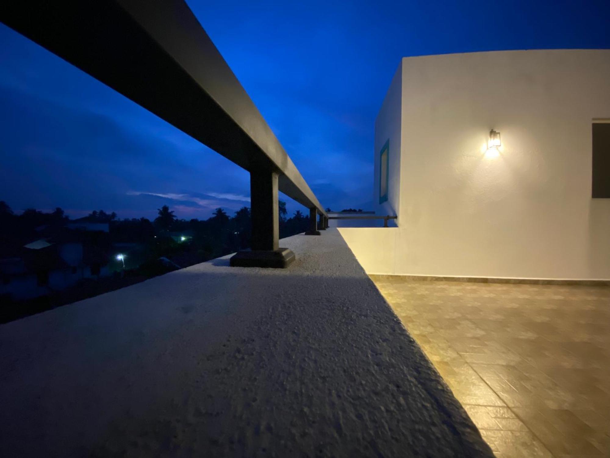 Srimadis Villa Near Airport - Негомбо Экстерьер фото
